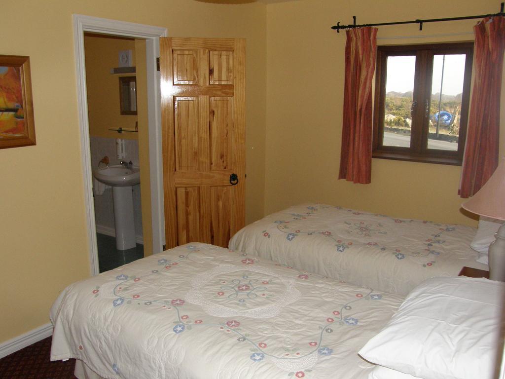 Mellottes B&B Cornamona Room photo